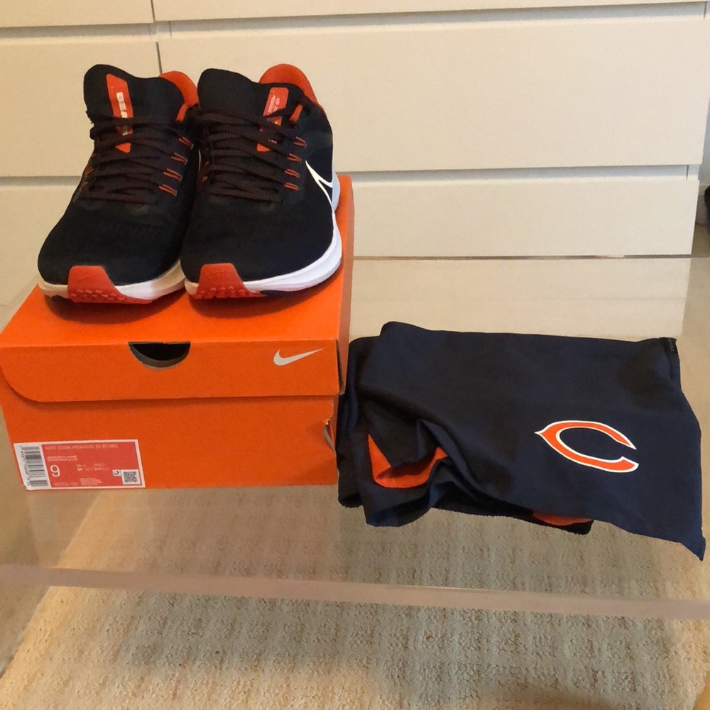 🚨Nike Pegasus 39-Bears NFL Team Collection / On-Field Nike Shorts🚨 Flash Sale